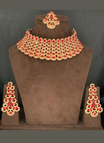 2022y/October/35591/Red-And-Gold-Stone-Studded-Choker-Necklace-Set-With-Maang-Tikka-58395 N.jpg